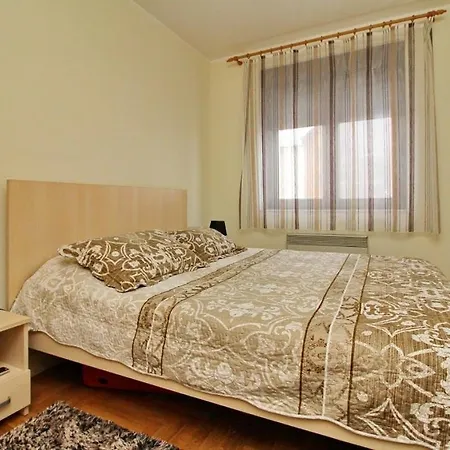 Adam-zlatiborska I Lägenhet *